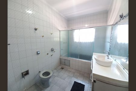 Casa para alugar com 700m², 6 quartos e 7 vagasBanheiro 2