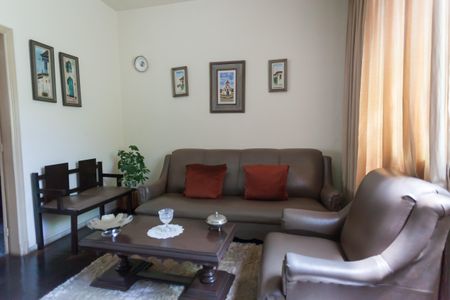 Casa à venda com 147m², 3 quartos e 2 vagas Casa à venda com 147m², 3 quartos e 2 vagassala