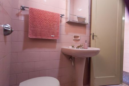 Casa à venda com 147m², 3 quartos e 2 vagas Casa à venda com 147m², 3 quartos e 2 vagasBanheiro Social