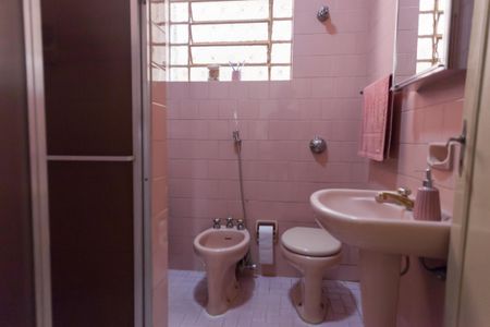 Casa à venda com 147m², 3 quartos e 2 vagas Casa à venda com 147m², 3 quartos e 2 vagasBanheiro Social