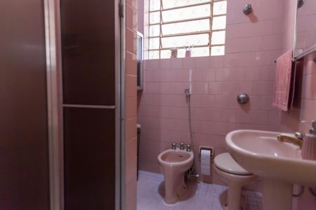 Casa à venda com 147m², 3 quartos e 2 vagas Casa à venda com 147m², 3 quartos e 2 vagasBanheiro Social