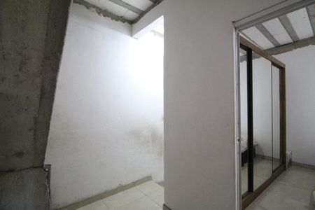 Casa para alugar com 120m², 2 quartos e 1 vagaHall entre os quartos