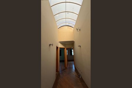 Casa à venda com 343m², 5 quartos e 5 vagasCorredor