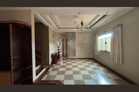 Casa à venda com 343m², 5 quartos e 5 vagasSala - Sala de Jantar