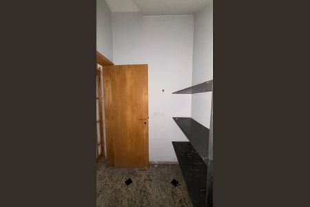 Casa à venda com 343m², 5 quartos e 5 vagasDespensa