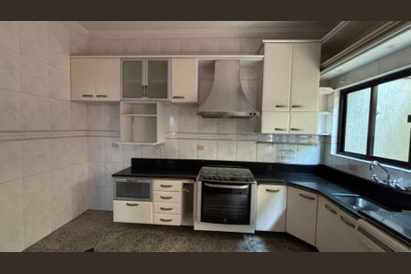 Casa à venda com 343m², 5 quartos e 5 vagasCozinha