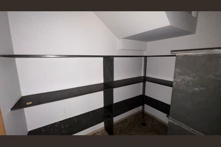 Casa à venda com 343m², 5 quartos e 5 vagasDespensa