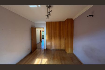 Casa à venda com 343m², 5 quartos e 5 vagasQuarto 