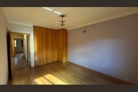 Casa à venda com 343m², 5 quartos e 5 vagasQuarto 