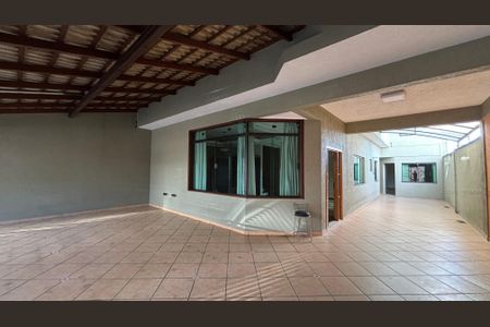 Casa à venda com 343m², 5 quartos e 5 vagasQuintal - Garagem