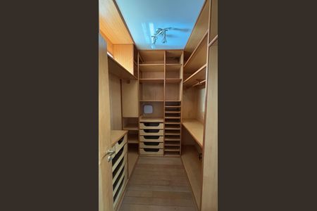 Casa à venda com 343m², 5 quartos e 5 vagasSuite 1 Closet