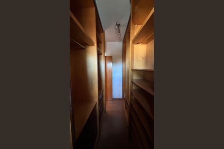 Casa à venda com 343m², 5 quartos e 5 vagasCloset Suíte 3