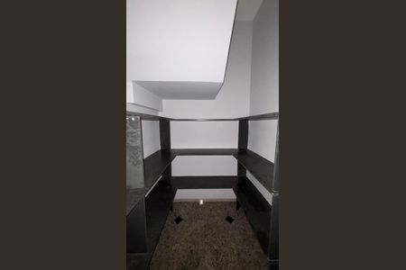 Casa à venda com 343m², 5 quartos e 5 vagasDespensa