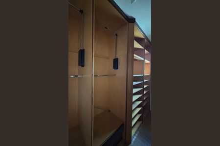 Casa à venda com 343m², 5 quartos e 5 vagasCloset Suíte 3