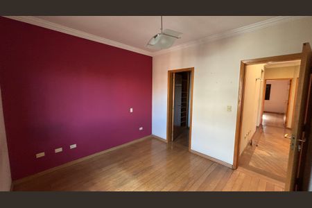 Casa à venda com 343m², 5 quartos e 5 vagasSuíte 2