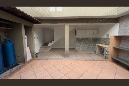 Casa à venda com 343m², 5 quartos e 5 vagasQuintal - Area de Serviço