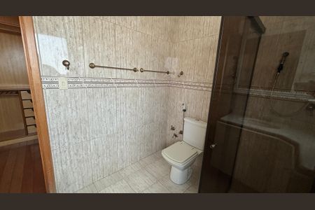 Casa à venda com 343m², 5 quartos e 5 vagasBanheiro da Suíte 1