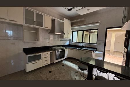 Casa à venda com 343m², 5 quartos e 5 vagasCozinha