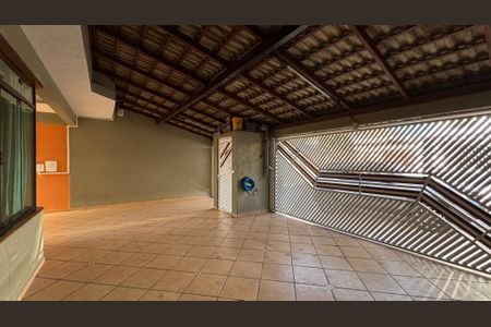 Casa à venda com 343m², 5 quartos e 5 vagasQuintal - Garagem