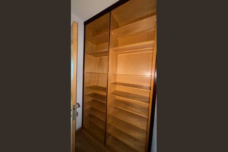 Casa à venda com 343m², 5 quartos e 5 vagasSuíte 2 Closet