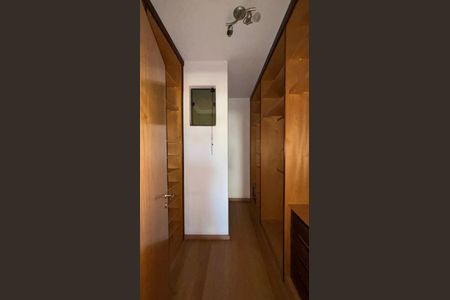 Casa à venda com 343m², 5 quartos e 5 vagasSuíte 2 Closet