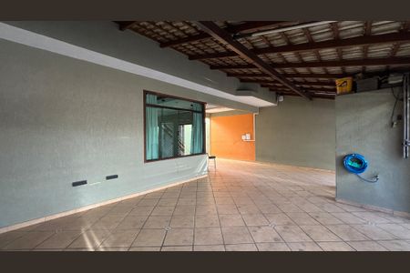 Casa à venda com 343m², 5 quartos e 5 vagasQuintal - Garagem