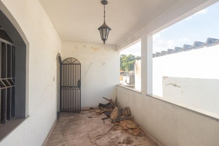 Casa para alugar com 317m², 3 quartos e 1 vaga Casa para alugar com 317m², 3 quartos e 1 vagaVaranda
