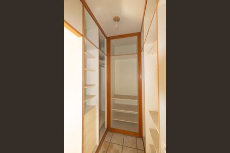 Casa para alugar com 317m², 3 quartos e 1 vaga Casa para alugar com 317m², 3 quartos e 1 vagaCloset do Quarto 1