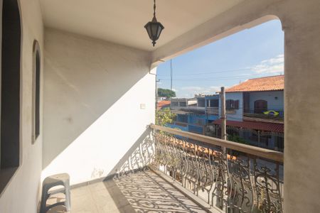 Casa para alugar com 317m², 3 quartos e 1 vaga Casa para alugar com 317m², 3 quartos e 1 vagaVaranda