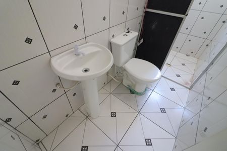 Banheiro de casa para alugar com 1 quarto, 35m² em São Pedro, Osasco
