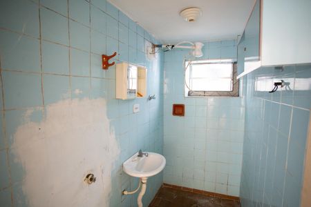 BANHEIRO de casa para alugar com 1 quarto, 60m² em Parque Sao Domingos, São Paulo