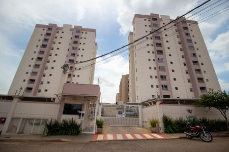 Apartamento para alugar com 62m², 2 quartos e 1 vagaFachada