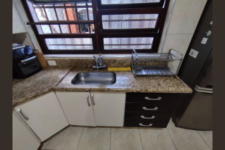 Casa à venda com 324m², 3 quartos e 6 vagasCozinha - Armários