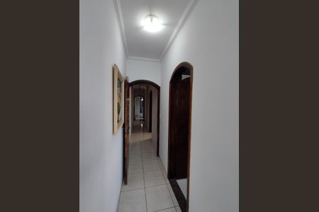 Casa à venda com 324m², 3 quartos e 6 vagasCorredor 