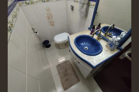 Casa à venda com 324m², 3 quartos e 6 vagasBanheiro - torneira