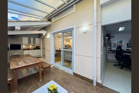 Casa de condomínio à venda com 177m², 3 quartos e 7 vagasFoto 02