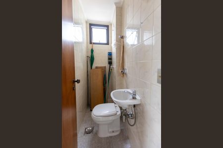 Apartamento para alugar com 174m², 3 quartos e 2 vagas Apartamento para alugar com 174m², 3 quartos e 2 vagasBanheiro da Área de Serviço