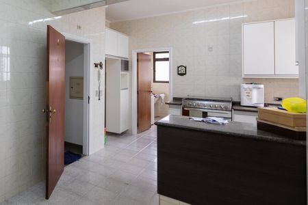 Apartamento para alugar com 174m², 3 quartos e 2 vagas Apartamento para alugar com 174m², 3 quartos e 2 vagasCozinha