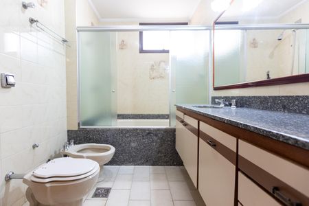 Apartamento para alugar com 174m², 3 quartos e 2 vagas Apartamento para alugar com 174m², 3 quartos e 2 vagasBanheiro Social