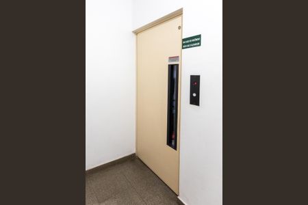 Apartamento para alugar com 174m², 3 quartos e 2 vagas Apartamento para alugar com 174m², 3 quartos e 2 vagasHall ndo Elevador