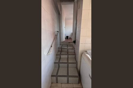 Casa para alugar com 200m², 5 quartos e 4 vagas Casa para alugar com 200m², 5 quartos e 4 vagasEscada