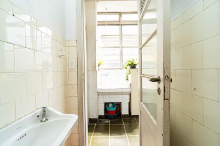 Apartamento à venda com 121m², 2 quartos e sem vagaBanheiro de serviço