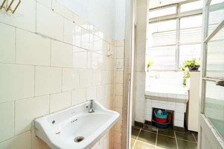 Apartamento à venda com 121m², 2 quartos e sem vagaBanheiro de serviço