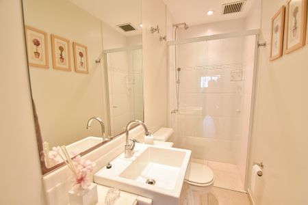 Apartamento à venda com 230m², 3 quartos e 3 vagasBanheiro piso superior