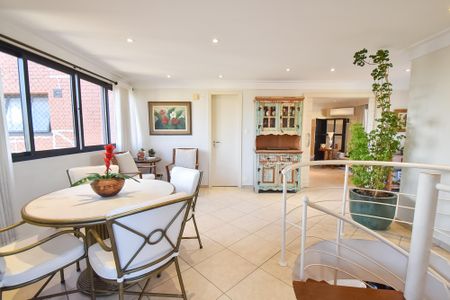 Apartamento à venda com 230m², 3 quartos e 3 vagasSala piso superior