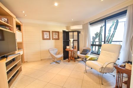 Apartamento à venda com 230m², 3 quartos e 3 vagasSala de tv piso superior