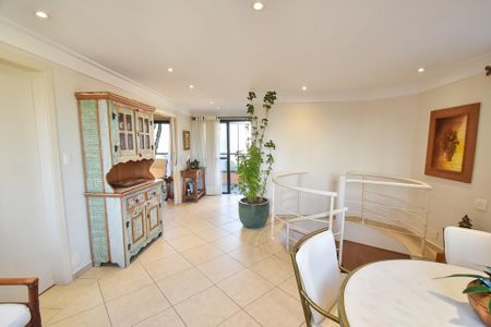 Apartamento à venda com 230m², 3 quartos e 3 vagasSala piso superior