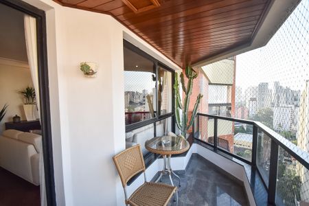 Apartamento à venda com 230m², 3 quartos e 3 vagasVaranda da sala