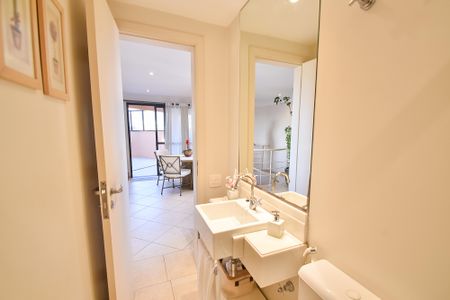 Apartamento à venda com 230m², 3 quartos e 3 vagasBanheiro piso superior