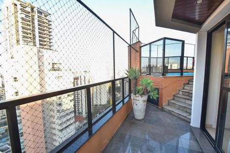 Apartamento à venda com 230m², 3 quartos e 3 vagasVaranda piso superior